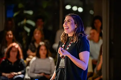 Ana Brito de el show de briten, podcast poco se habla, libro el lado bueno de las cosas.